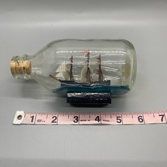 VTG JOHN MADISON 5" SQUARE-RIGGER SHIP IN A BOTTLE #038 WITH ORIGINAL TAG - Picture 3 of 5